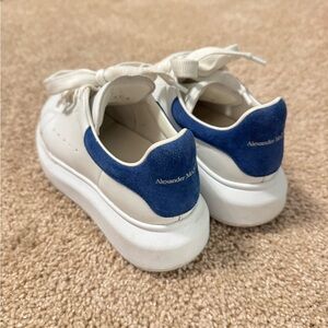 Alexander McQueen Kids Sneakers in White and Blue